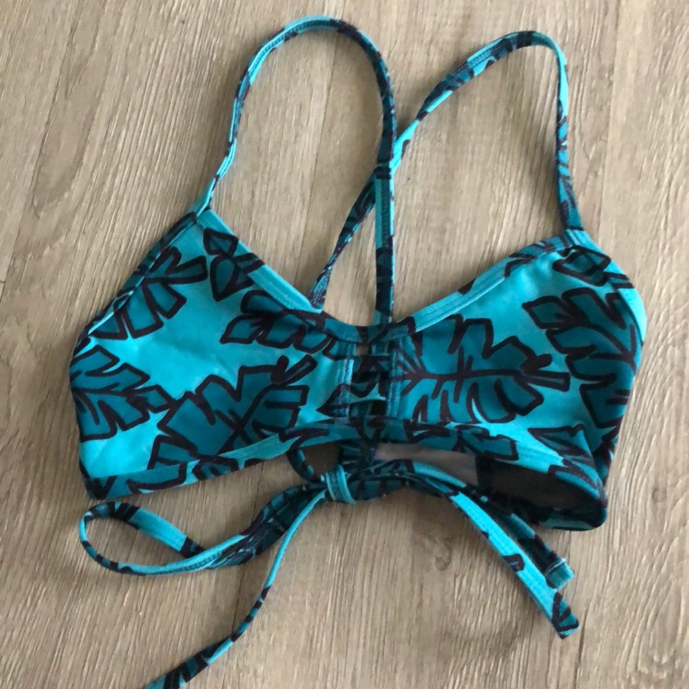 Jolyn tomcat print tie back top